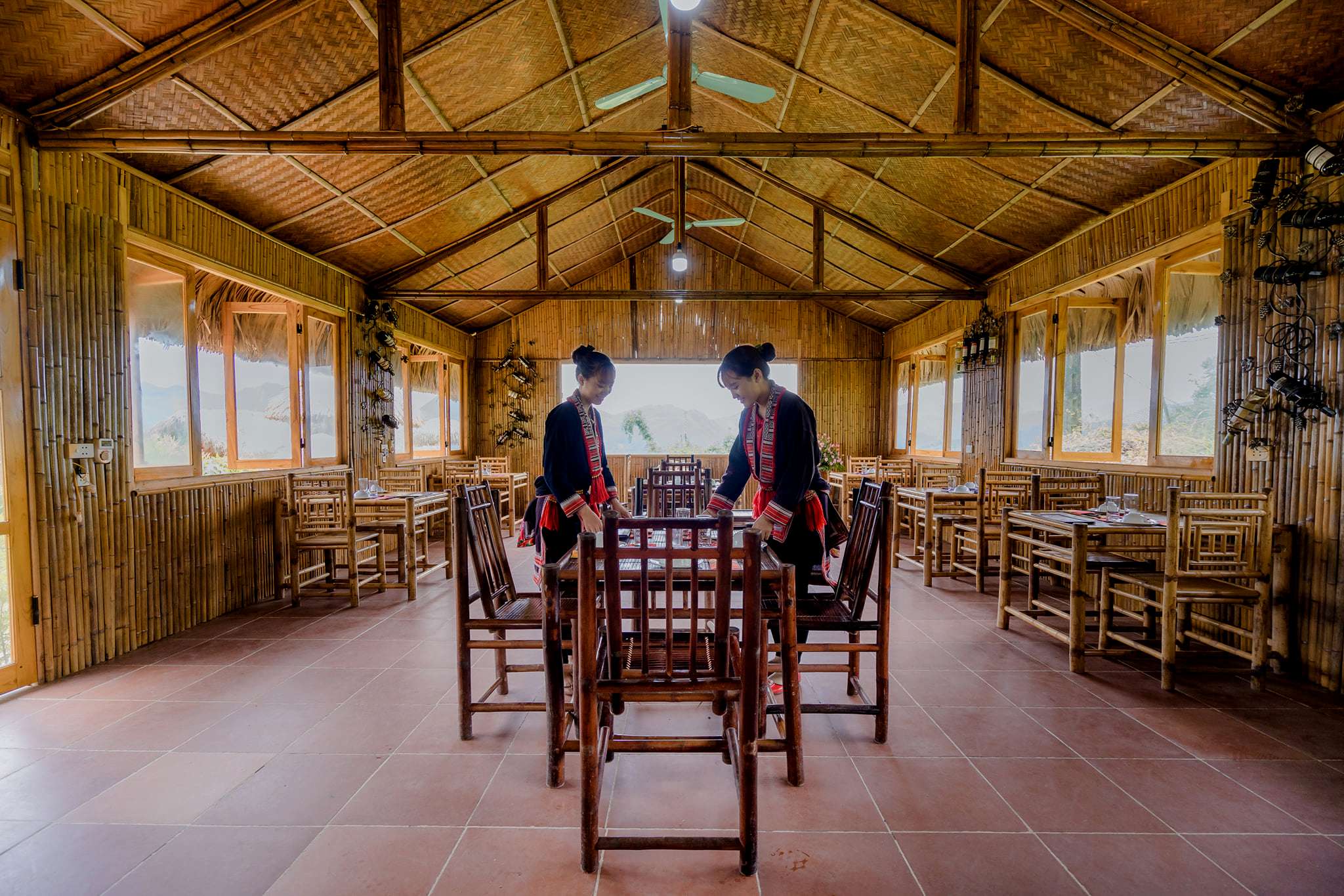 Không gian nhà hàng tại Hoàng Su Phì Lodge